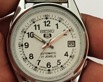 Seiko 5 Vintage Automatic White Dial Japan Made Day/Date For Men's Wrist Watch