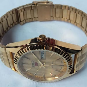 Vintage Seiko 5 Automatic Watch: Gold Dial, Japan Made, Day/Date image 3