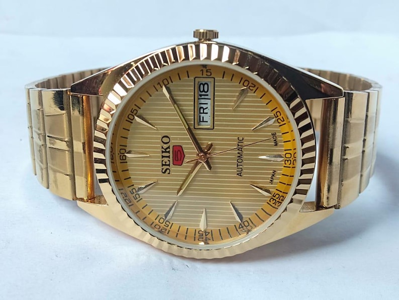 Vintage Seiko 5 Automatic Watch: Gold Dial, Japan Made, Day/Date image 4