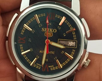 Seiko 5 vintage automatische zwarte wijzerplaat Japan made dag/datum voor herenpolshorloge