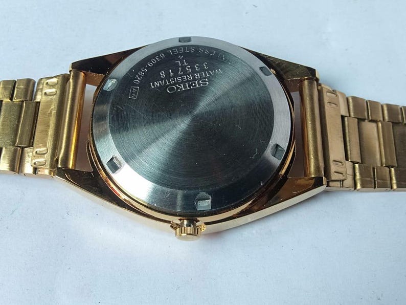 Vintage Seiko 5 Automatic Watch: Gold Dial, Japan Made, Day/Date image 7