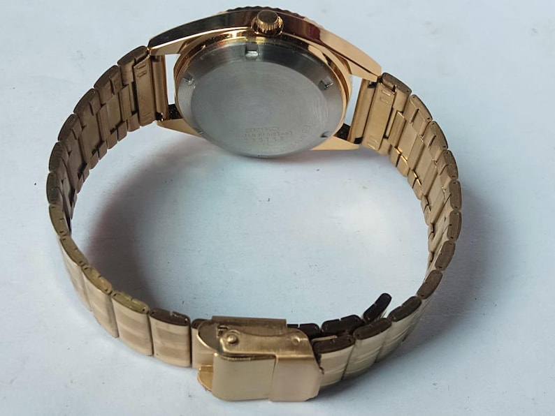 Vintage Seiko 5 Automatic Watch: Gold Dial, Japan Made, Day/Date image 8