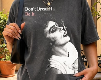 Camiseta Comfort Colors en memoria de Tim Curry, camiseta gráfica del Dr. Frank N Furter, regalo para fans de las películas de terror.