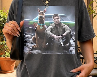 Camiseta Comfort Colors de Dean Winchester y Scooby-Doo, camiseta de Scoobynatural Mystery Machine, regalo para fans de Jensen Ackles