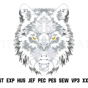 Könnte beinhalten: Ein detailliertes Stickdesign eines Wolfskopfes, in Grau- und Weißtönen. Der Wolf hat gelbe Augen und einen geöffneten Mund, der Zähne zeigt. Das Design ist vor einem weißen Hintergrund. Der Text unten lautet: DST EXP HUS JEF PEC PES SEW VP3 XXX.
