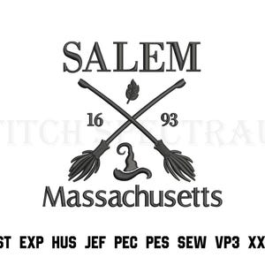 Puede incluir: Un diseño de bordado a máquina negro con el texto SALEM y MASSACHUSETTS, dos escobas cruzadas, el número 1693, una hoja pequeña y un sombrero puntiagudo. Abajo se enumeran los formatos de archivo: DST, EXP, HUS, JEF, PEC, PES, SEW, VP3 y XXX.