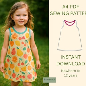 Può includere: Una bambina indossa un vestito senza maniche con un motivo a frutta. L'abito ha uno sfondo giallo con illustrazioni di arance, ciliegie e pere. Lo scollo e le ascelle sono rifiniti in turchese. Il testo sull'immagine recita "A4 PDF Sewing Pattern" e "Instant Download".