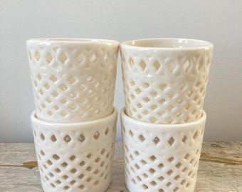 Lot de 4 photophores vintage Anne Nichols – Bougeoirs percés en porcelaine, Stoke-on-Trent, Angleterre