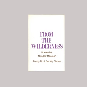 From the Wilderness, wiersze Alasdaira Macleana, opublikowane przez Victora Gollancza w 1973 r. Wybór Poetry Book Society z biuletynem w środku