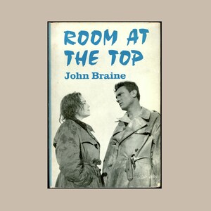 Room At the Top, powieść Johna Braine'a. 11. wydanie, wydane w 1959 r. w Londynie. Obwoluta związana z filmem: Simone Signoret, Lawrence Harvey