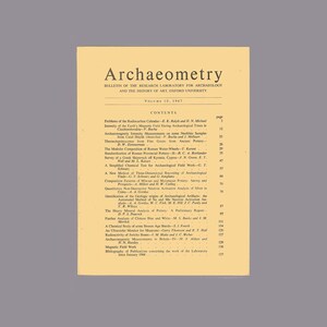 Puede incluir: Una portada de revista vintage amarillenta con el título "Arqueometría" en negrita, en negro. La revista es una publicación del Laboratorio de Investigación para la Arqueología y la Historia del Arte de la Universidad de Oxford. La portada enumera el contenido de la revista, incluidos artículos sobre el "Calendario de radiocarbono", las "Mediciones de intensidad durante los tiempos arqueológicos" y "Una prueba química simplificada para el trabajo de campo arqueológico".
