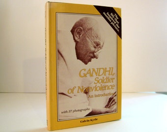 Mahatma Gandhi, Soldier of Nonviolence Biography of Mohandas K. Gandhi with Photographs, India, Indian History, Vintage Book Club from 1982