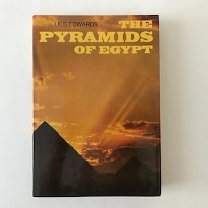 The Pyramids of Egypt by Edwards, Illustrated 1972 Reprint. Egyptology