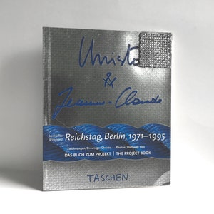 Christo & Jeanne-Claude Verhulter: Wrapped Reichstag, Berlin 1971-1995. Das Buch Zum Projekt, The Project Book with Original Fabric Swatch
