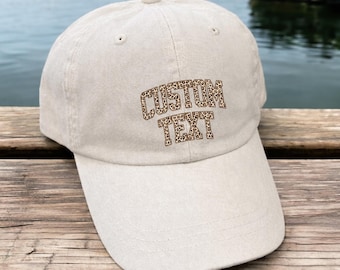 Chapeau léopard avec texte personnalisé, chapeau imprimé guépard, casquette personnalisée avec nom, cadeau pour la mariée, EVJF, cadeau de Noël, chapeau personnalisé