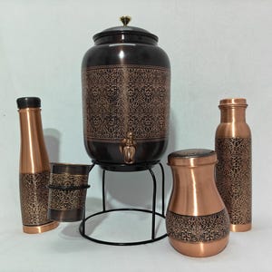 Dispensador de agua de cobre antiguo de 8 litros con soporte, 2 botellas y vaso. Decoración de cocina de lujo. Regalo para la salud. imagen 5