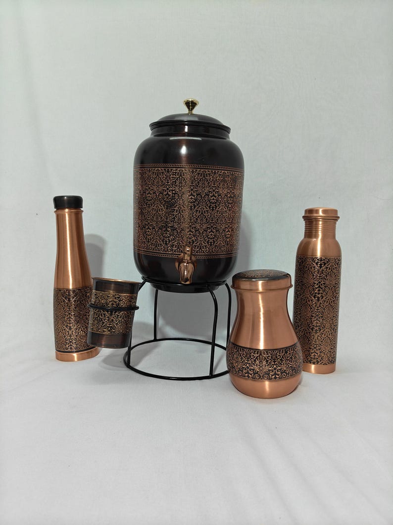 Dispensador de agua de cobre antiguo de 8 litros con soporte, 2 botellas y vaso. Decoración de cocina de lujo. Regalo para la salud. imagen 6