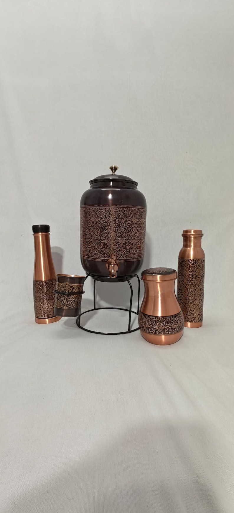 Dispensador de agua de cobre antiguo de 8 litros con soporte, 2 botellas y vaso. Decoración de cocina de lujo. Regalo para la salud. imagen 8