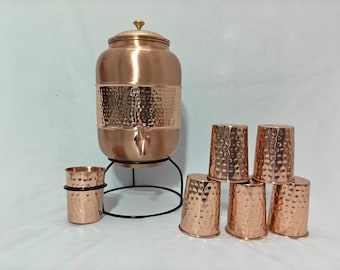Dispensador de agua de cobre martillado de 5 litros con soporte, 6 vasos y decoración de cocina de cobre puro / Regalo para la salud ayurvédica