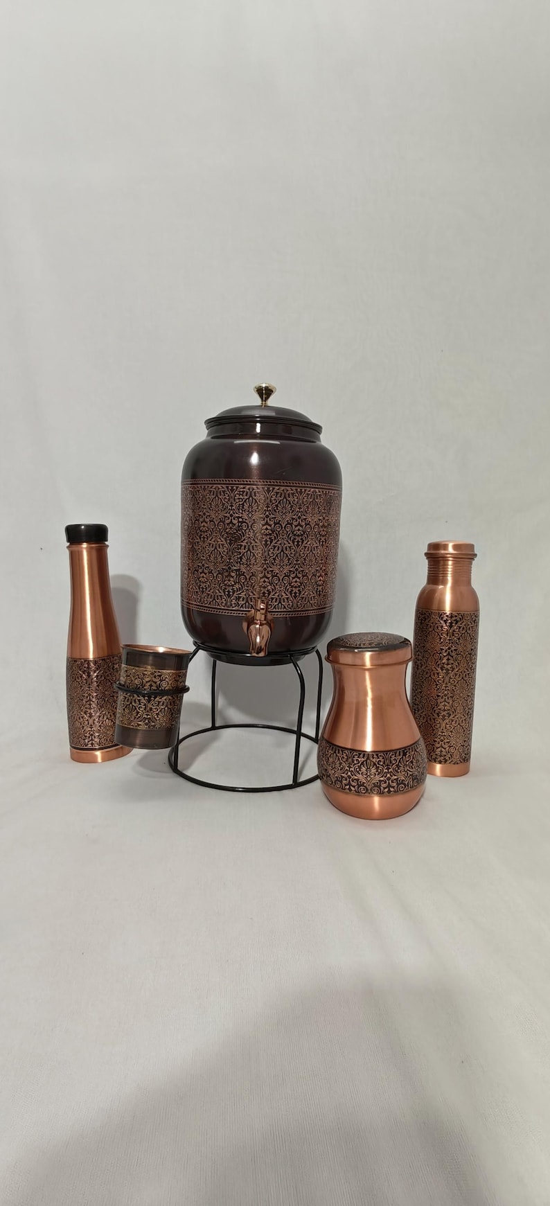 Dispensador de agua de cobre antiguo de 8 litros con soporte, 2 botellas y vaso. Decoración de cocina de lujo. Regalo para la salud. imagen 10