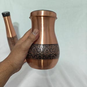 Dispensador de agua de cobre antiguo de 8 litros con soporte, 2 botellas y vaso. Decoración de cocina de lujo. Regalo para la salud. imagen 16
