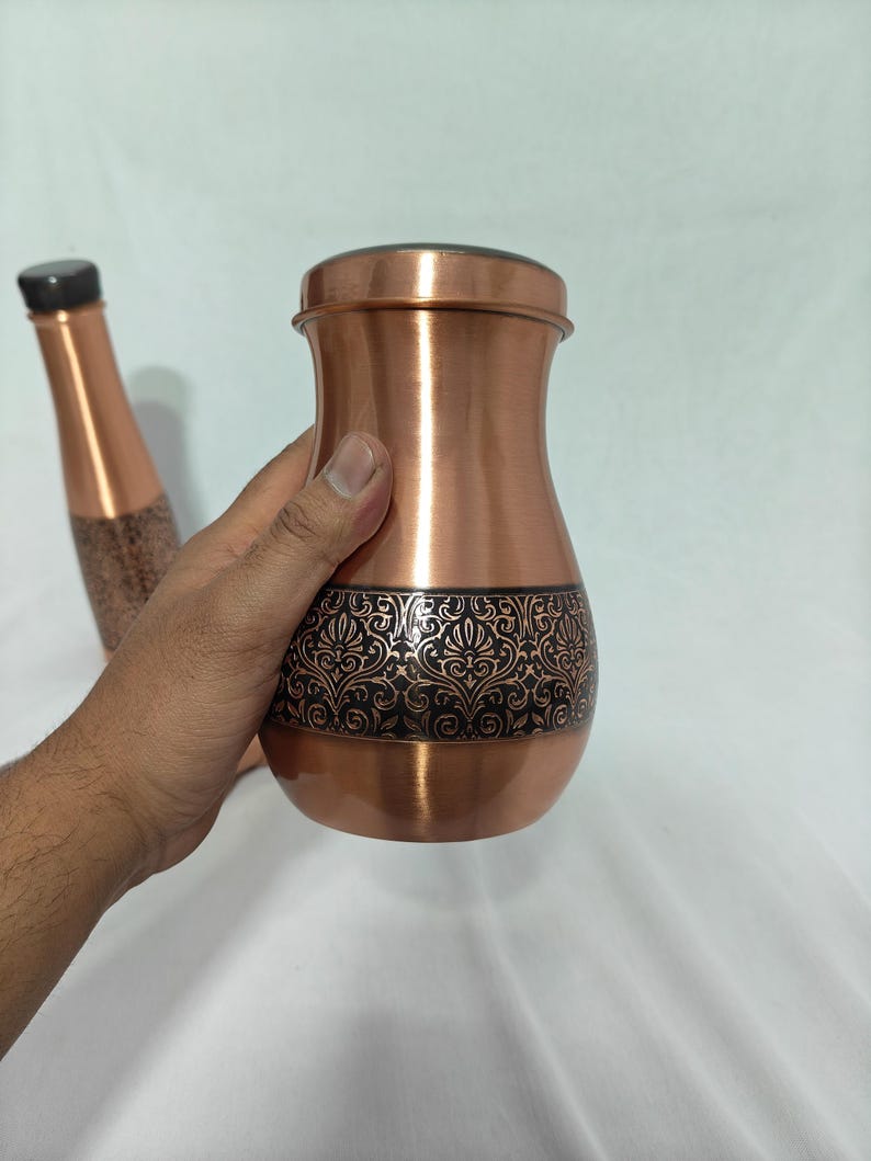 Dispensador de agua de cobre antiguo de 8 litros con soporte, 2 botellas y vaso. Decoración de cocina de lujo. Regalo para la salud. imagen 16