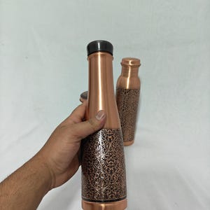 Dispensador de agua de cobre antiguo de 8 litros con soporte, 2 botellas y vaso. Decoración de cocina de lujo. Regalo para la salud. imagen 15