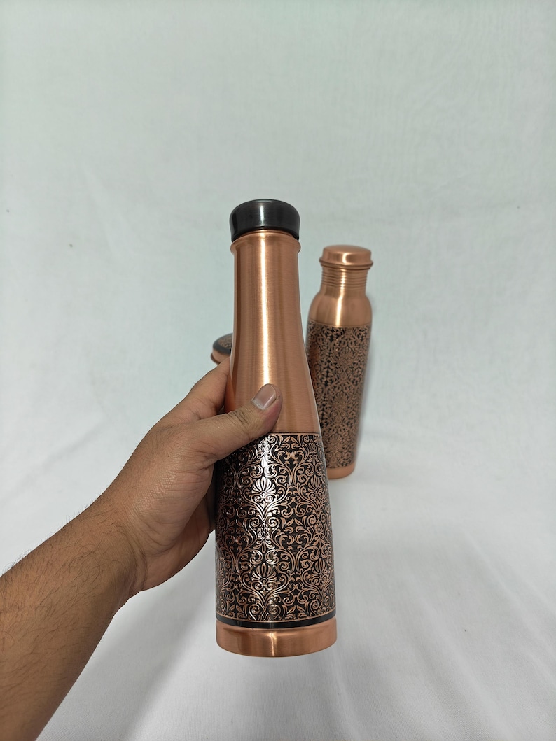 Dispensador de agua de cobre antiguo de 8 litros con soporte, 2 botellas y vaso. Decoración de cocina de lujo. Regalo para la salud. imagen 15
