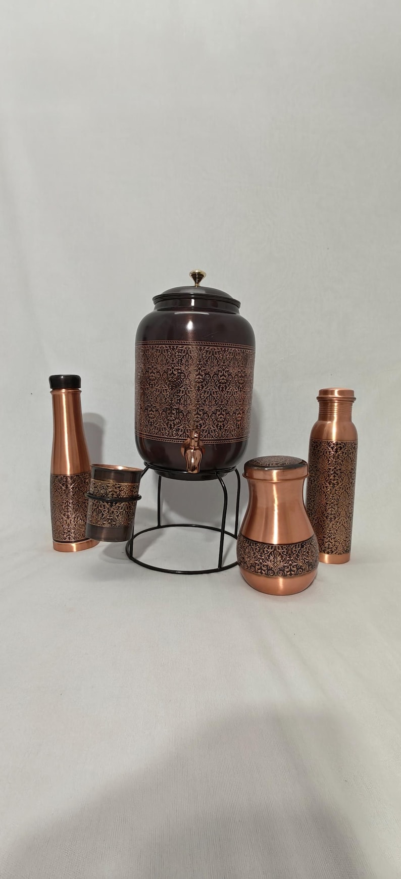 Dispensador de agua de cobre antiguo de 8 litros con soporte, 2 botellas y vaso. Decoración de cocina de lujo. Regalo para la salud. imagen 9