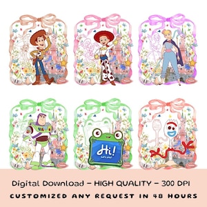 Könnte beinhalten: Sechs rechteckige digitale Illustrationen mit Toy Story Charakteren: Woody, Jessie, Bo Peep, Buzz Lightyear, ein grüner Frosch mit dem Text Hi! Let's play! und Forky. Jedes Design ist mit einer Schleife, Blumenmotiven und einem Schloss umrahmt.