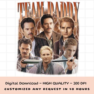 Puede incluir: Gráfico digital con seis hombres con bigotes y cabello claro, sobre un fondo de relámpagos. El texto "TEAM DADDY" está en la parte superior. Debajo, el texto dice "Descarga digital - ALTA CALIDAD - 300 DPI PERSONALIZADO CUALQUIER SOLICITUD EN 48 HORAS."