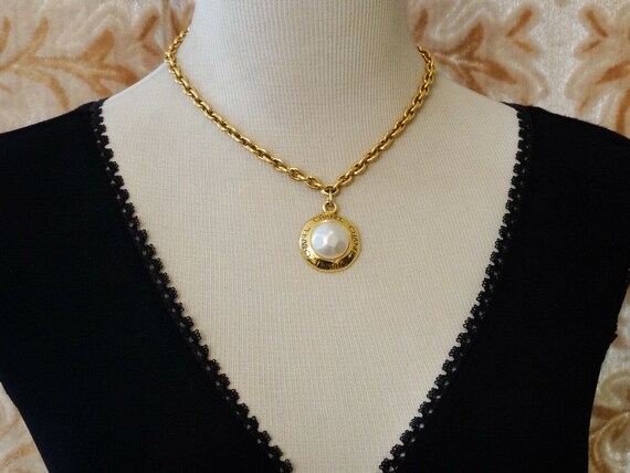 AUTHENTIC CHANEL NECKLACE