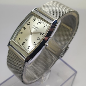 Reloj de pulsera japonés vintage Seiko Quartz rectangular para hombre, de acero, restaurado, con números arábigos.