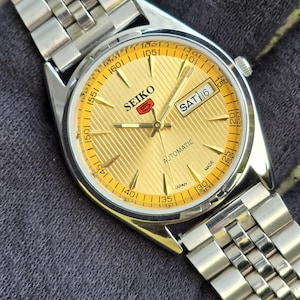 Vintage Seiko 5 automatic men steel day date 17 jewels Refurbished Japanese Wrist watch image 2
