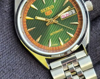 Vintage Seiko 5 Automatic Men Steel 17 Jewels Day date Japanese Refurbished Wrist Watch