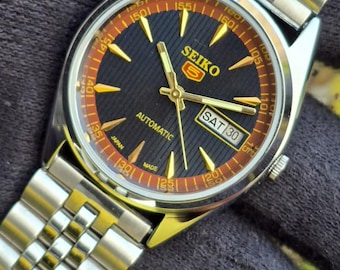 Vintage Seiko 5 Automatic Men Steel 17 Jewels Day date Japanese Refurbished Wrist Watch