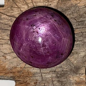 天然レッドスタールビー、オーバルカボション、16.20×15.20×9.30mm、26.45カラット