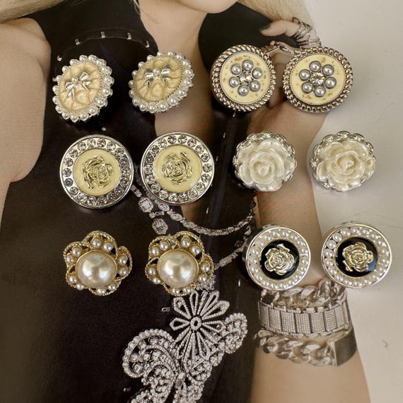 BUTTONS & BOWS RETRO LOT Nos Vintage 1960s DeadStock Metal Gold Buttons Eagle Stars  main image 2