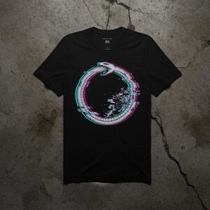 Das endlose Signal | Ouroboros-Schlangen-Shirt | Analog-Horror-Grafik-T-Shirt | Okkulte Dark Streetwear | Weirdcore-Gothic-Alternative-Kleidung