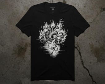 解剖学的ハートシャツ｜ダークロマンスグラフィックTシャツ｜アナログホラー服｜ダークストリートウェア｜ゴシックオルタナティブTシャツ