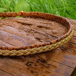 Sami-ketting LIDSKJALV | Goud gevlochten Lapland leren choker | Noordse inheemse handgemaakte kraag met geweisluiting