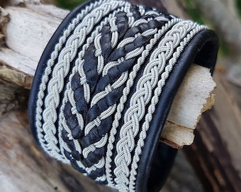 HULDRA wide Sami bracelet, Size L, Black reindeer leather, Spun pewter braids, Antler buttons closure, READY to SHIP