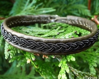 LIDSKJALV Sami bracelet, Size L, Olive reindeer leather, Black copper braid, Antler button, READY to SHIP