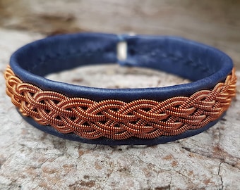 Ethnic Lappish Sapmi copper bracelet cuff DVALIN size L, Navy blue reindeer leather and Antler closure, READY to SHIP