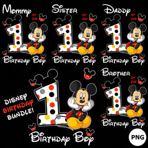 Puede incluir: Un paquete de cumplea&ntilde;os con tem&aacute;tica de Disney con Mickey Mouse. El dise&ntilde;o incluye el n&uacute;mero 1 con lunares, ilustraciones de Mickey Mouse y el texto "Mommy", "Sister", "Daddy", "Brother" y "Birthday Boy".