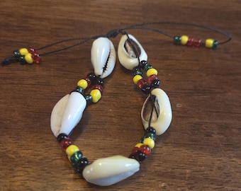 Pulsera keniana hecha a mano en Kenia