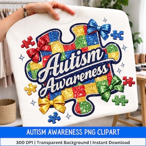 Könnte beinhalten: Eine weiße Keramik-Tasse mit schwarzem Henkel und dem Text "But First, Coffee" in handschriftlichem Stil. Die Tasse steht auf einer weißen Oberfläche. Die Tasse ist etwa 10 cm hoch.