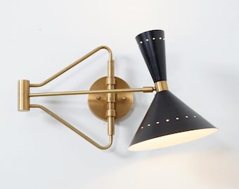 Aplique de pared articulado de latón hecho a mano / Aplique moderno de mediados de siglo