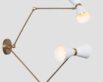 Aplique de pared de latón hecho a mano con doble pantalla, estilo moderno de mediados de siglo, ajustable.