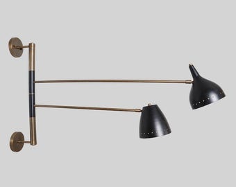 Aplique de pared de latón con doble pantalla, lámpara articulada de brazo oscilante, lámpara de noche moderna de mediados de siglo